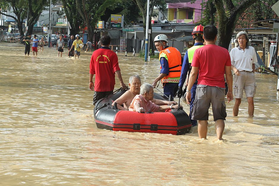 Brief Caption: flooding at Jalan P.Ramlee. StarPic by :LIM BENG TATT/THE STAR/ 05 Nov 2017